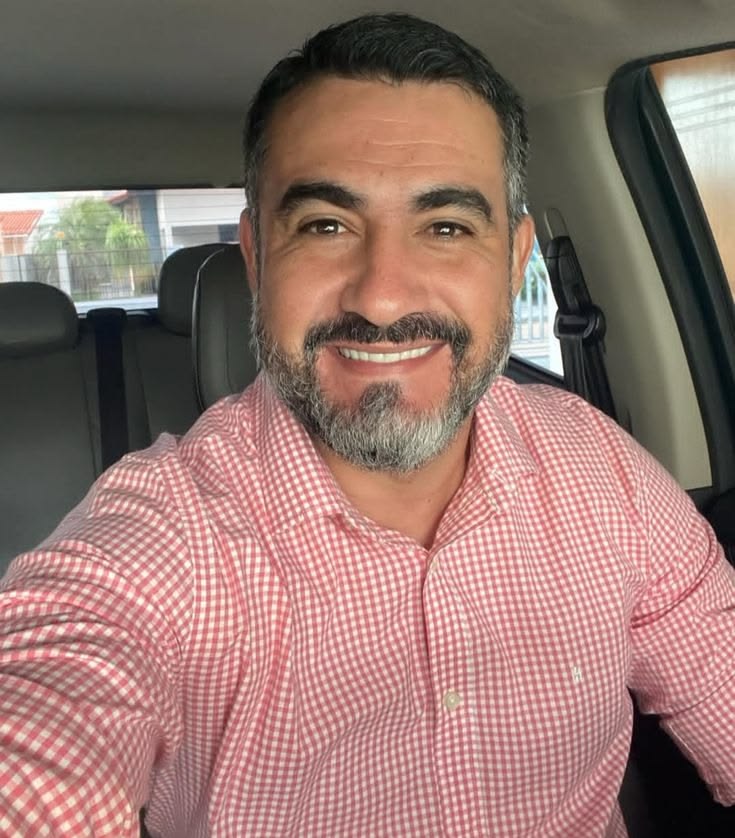 <em><strong>Ricardo M.</strong></em>